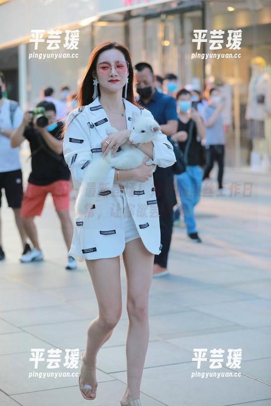 魔镜街拍 - 最新登场！婷婷的黑丝工作日常，让你欲罢不能