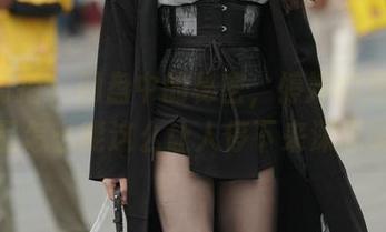 魔镜街拍 – 网盘中的秘密，婷婷的薄丝OL作品怎么能这么让人停下来深思呢？