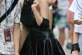 魔镜街拍 – 这福利！曼曼的瑜伽写真让我羡慕得想练习了！