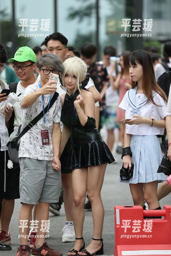 魔镜街拍 - 这福利！曼曼的瑜伽写真让我羡慕得想练习了！