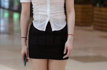 魔镜街拍 – 你见过这么好看的白色连衣裙吗？楼楼的图库又添佳作了