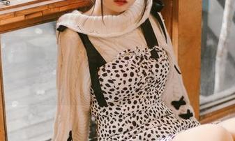 每次黑猫猫ovo更新毛衣图集，我都想说这气质堪比小猫咪。