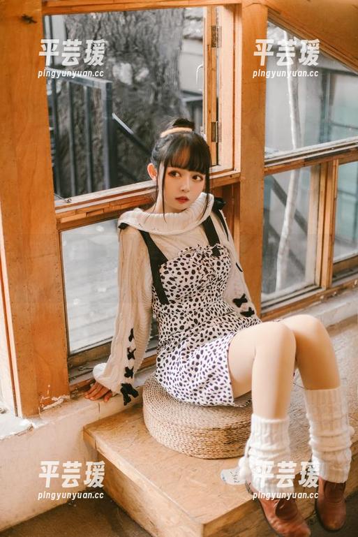 每次黑猫猫ovo更新毛衣图集，我都想说这气质堪比小猫咪。