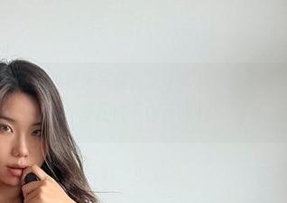 微密圈 – 黑饱宝的夏天写真：这个季节，我只想穿得轻松点，反正底下也没人看。