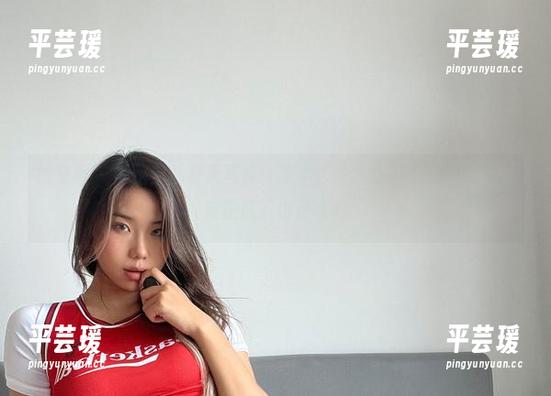 微密圈 - 黑饱宝的夏天写真：这个季节，我只想穿得轻松点，反正底下也没人看。